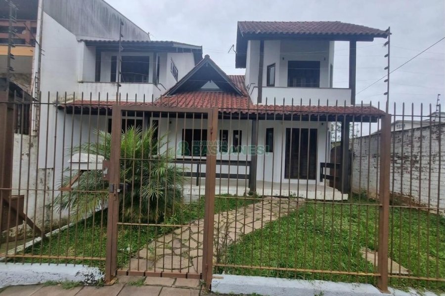 Casa Comercial com 275m², 3 dormitórios, 2 vagas, no bairro Cinqüentenário em Caxias do Sul para Alugar