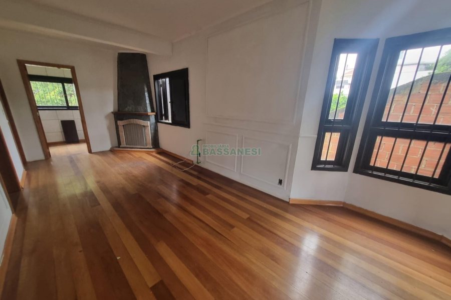 Casa Comercial com 275m², 3 dormitórios, 2 vagas, no bairro Cinqüentenário em Caxias do Sul para Alugar