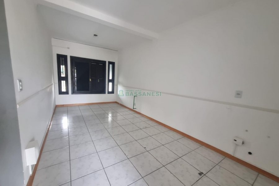 Casa Comercial com 275m², 3 dormitórios, 2 vagas, no bairro Cinqüentenário em Caxias do Sul para Alugar