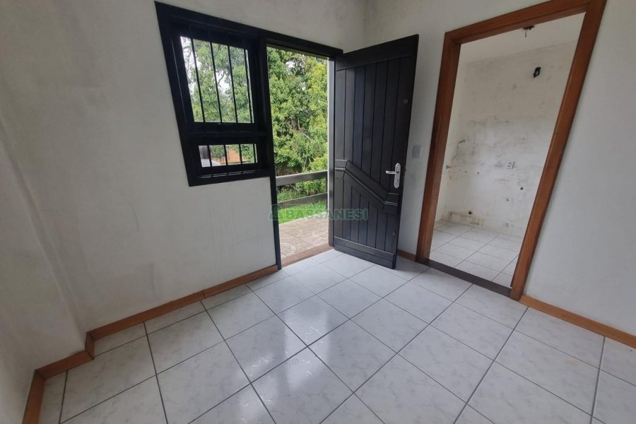 Casa Comercial com 275m², 3 dormitórios, 2 vagas, no bairro Cinqüentenário em Caxias do Sul para Alugar