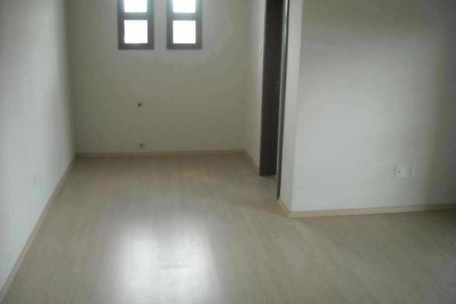 Apartamento com 170m², 3 dormitórios, 1 vaga, no bairro Nossa Senhora da Saúde em Caxias do Sul para Alugar