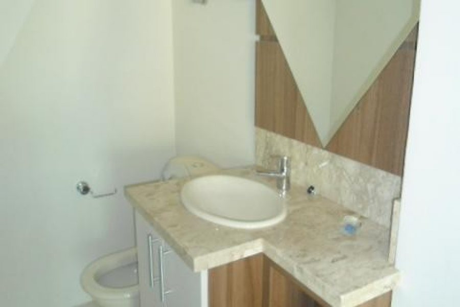 Apartamento com 170m², 3 dormitórios, 1 vaga, no bairro Nossa Senhora da Saúde em Caxias do Sul para Alugar