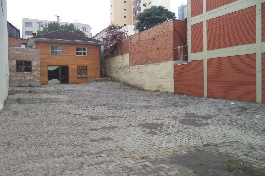 Terreno com 550m², 1 vaga, no bairro Centro em Caxias do Sul para Alugar