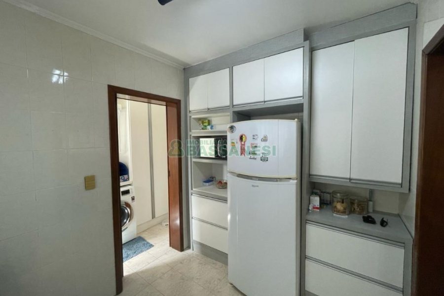 Apartamento com 74m², 2 dormitórios, 1 vaga, no bairro Madureira em Caxias do Sul para Comprar
