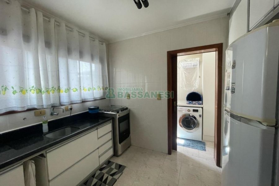 Apartamento com 74m², 2 dormitórios, 1 vaga, no bairro Madureira em Caxias do Sul para Comprar
