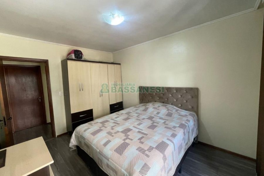 Apartamento com 74m², 2 dormitórios, 1 vaga, no bairro Madureira em Caxias do Sul para Comprar