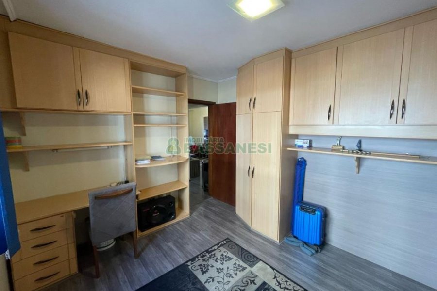 Apartamento com 74m², 2 dormitórios, 1 vaga, no bairro Madureira em Caxias do Sul para Comprar