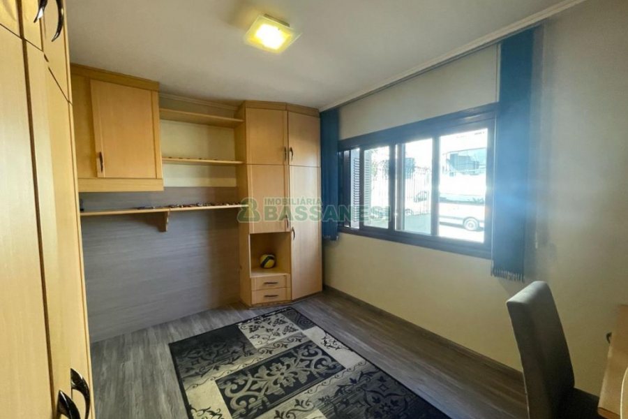 Apartamento com 74m², 2 dormitórios, 1 vaga, no bairro Madureira em Caxias do Sul para Comprar