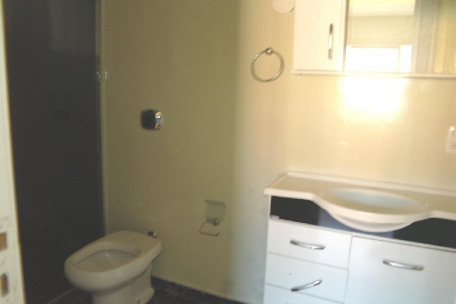 Casa com 157m², 3 dormitórios, 3 vagas, no bairro Santa Catarina em Caxias do Sul para Comprar