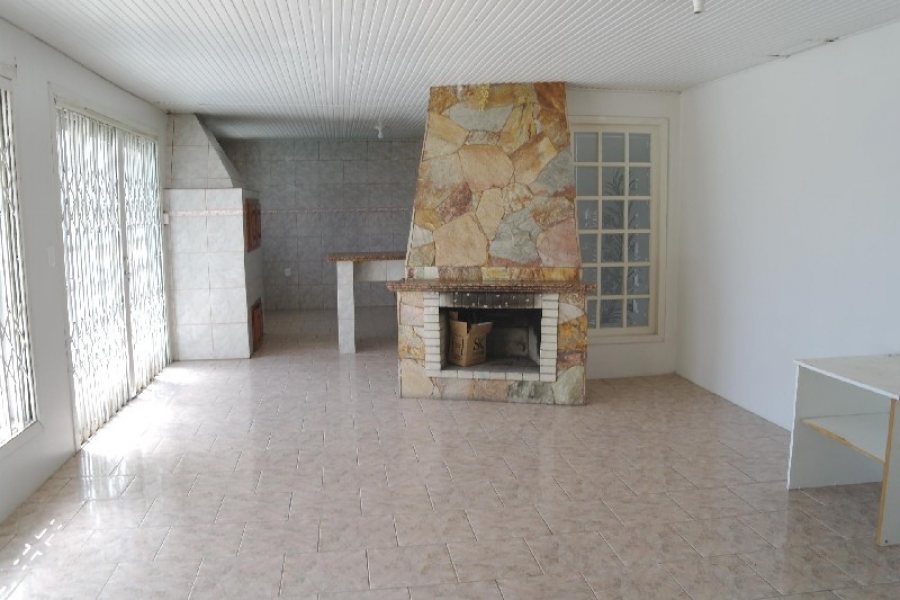 Casa com 157m², 3 dormitórios, 3 vagas, no bairro Santa Catarina em Caxias do Sul para Comprar