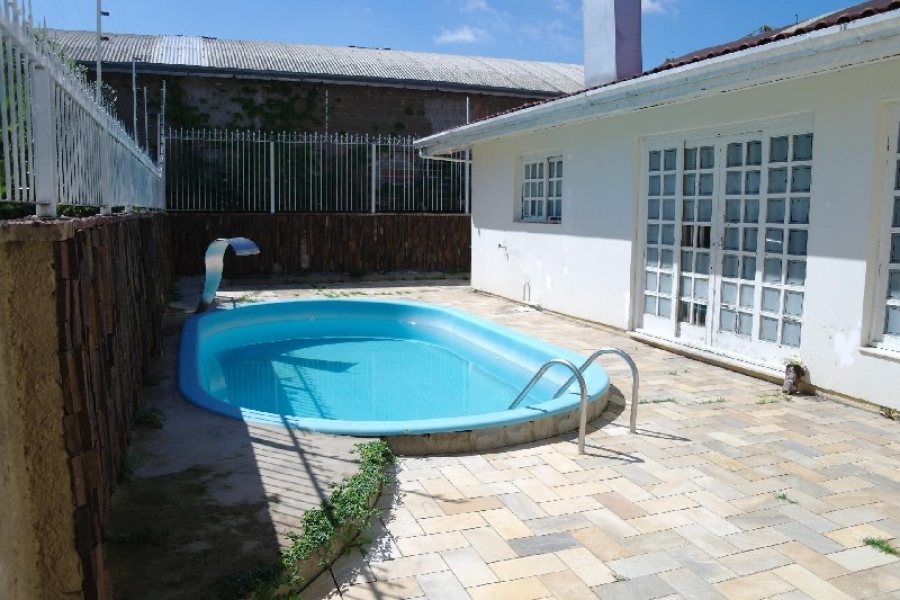 Casa com 157m², 3 dormitórios, 3 vagas, no bairro Santa Catarina em Caxias do Sul para Comprar