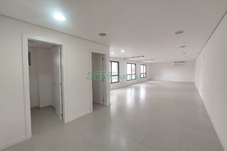 Sala com 80m², no bairro Centro em Caxias do Sul para Alugar