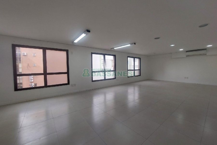 Sala com 80m², no bairro Centro em Caxias do Sul para Alugar
