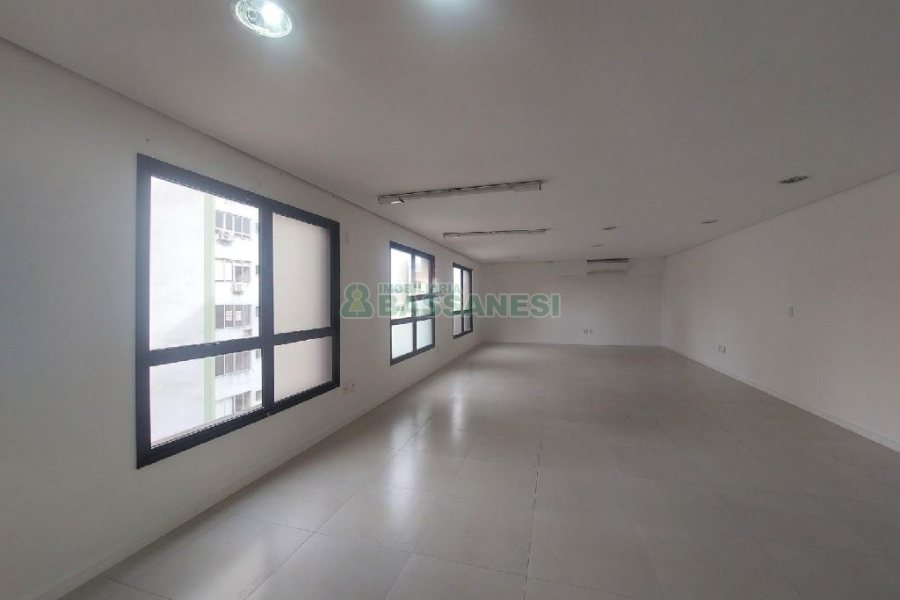 Sala com 80m², no bairro Centro em Caxias do Sul para Alugar