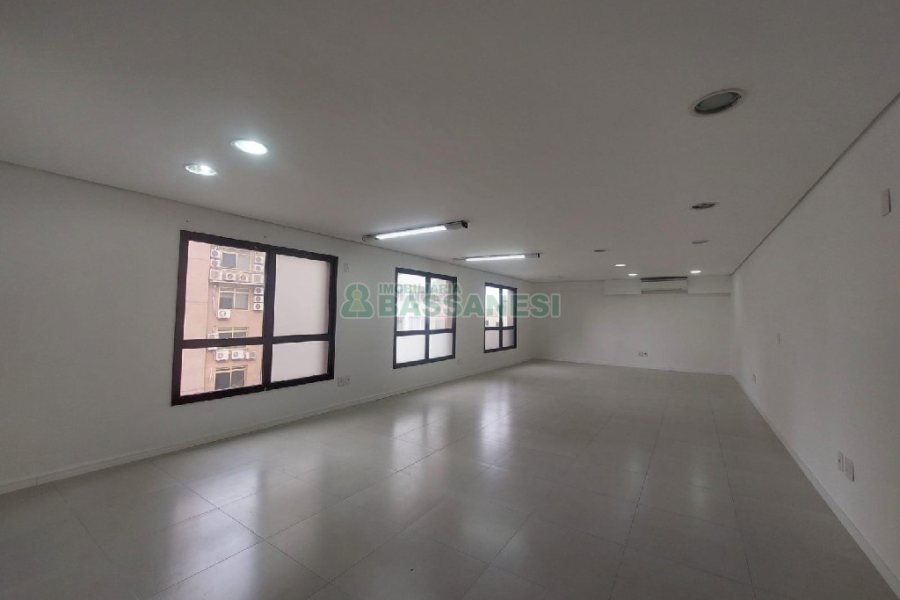 Sala com 80m², no bairro Centro em Caxias do Sul para Alugar