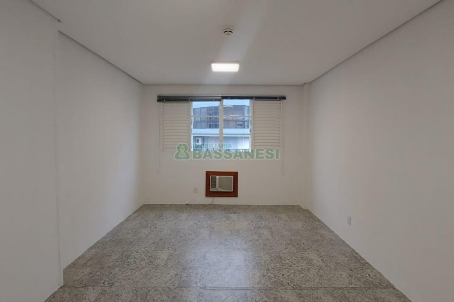 Sala com 50m², no bairro Centro em Caxias do Sul para Alugar