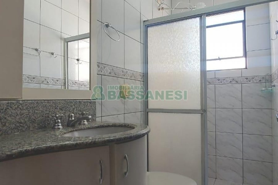 Apto Mobiliado com 44m², 1 dormitório, 1 vaga, no bairro Centro em Caxias do Sul para Alugar
