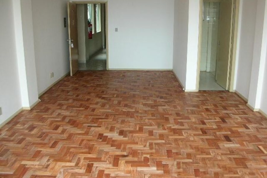 Sala com 50m², no bairro Centro em Caxias do Sul para Comprar