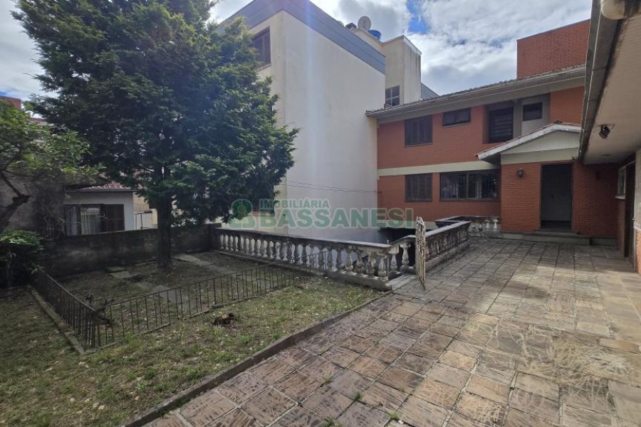 Predio com 539m², 4 vagas, no bairro Centro em Caxias do Sul para Comprar