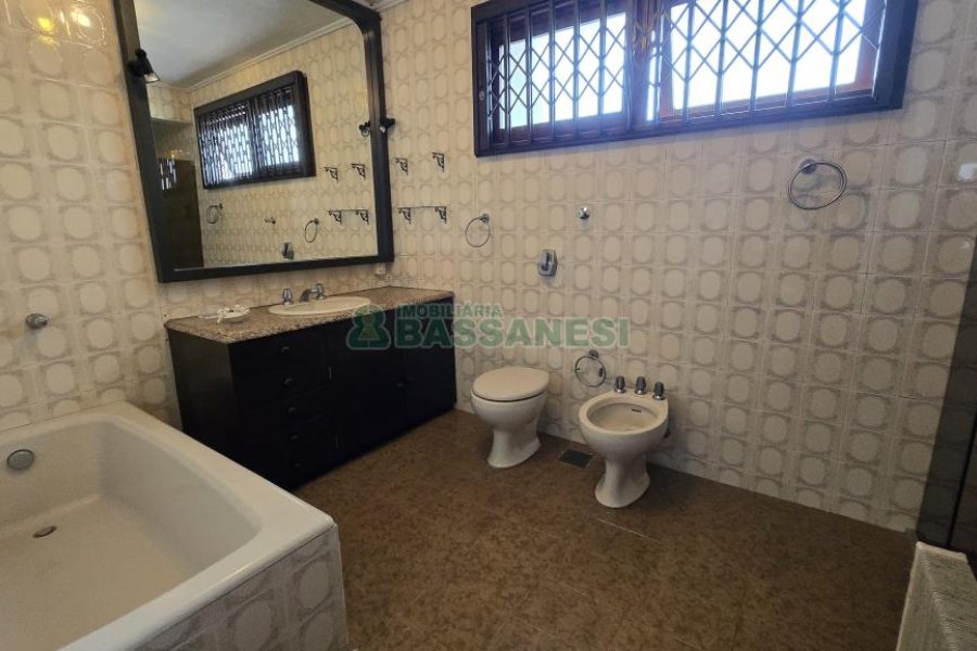 Predio com 539m², 4 vagas, no bairro Centro em Caxias do Sul para Comprar