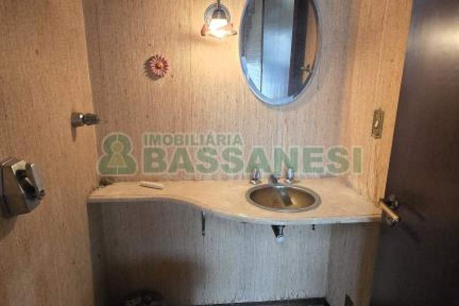 Predio com 539m², 4 vagas, no bairro Centro em Caxias do Sul para Comprar