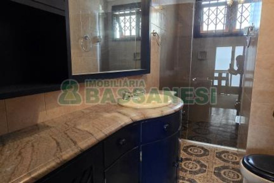 Predio com 539m², 4 vagas, no bairro Centro em Caxias do Sul para Comprar