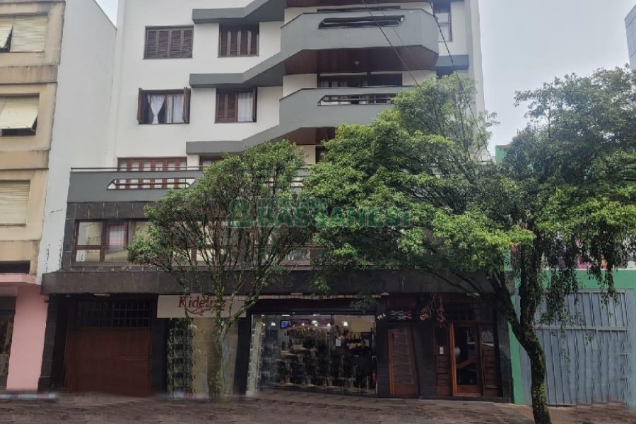 Sala com 300m², no bairro Centro em Caxias do Sul para Alugar