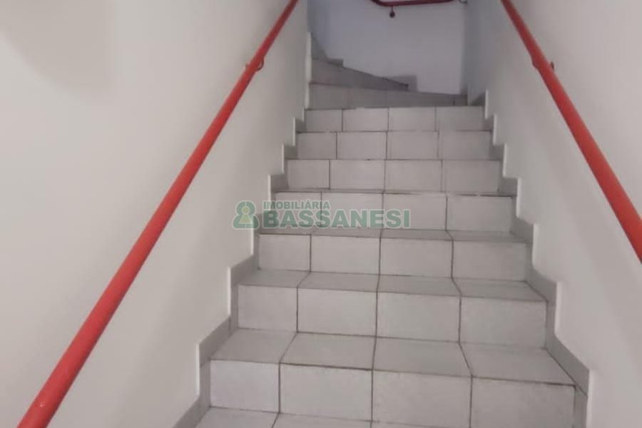 Sala com 300m², no bairro Centro em Caxias do Sul para Alugar