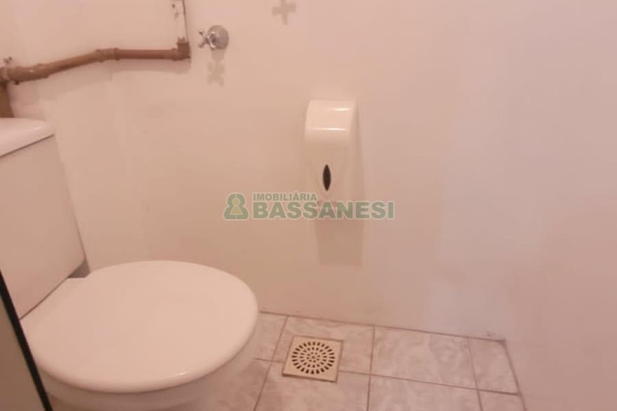 Sala com 300m², no bairro Centro em Caxias do Sul para Alugar