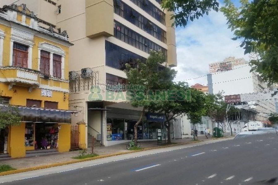 Sala com 40m², no bairro Centro em Caxias do Sul para Alugar
