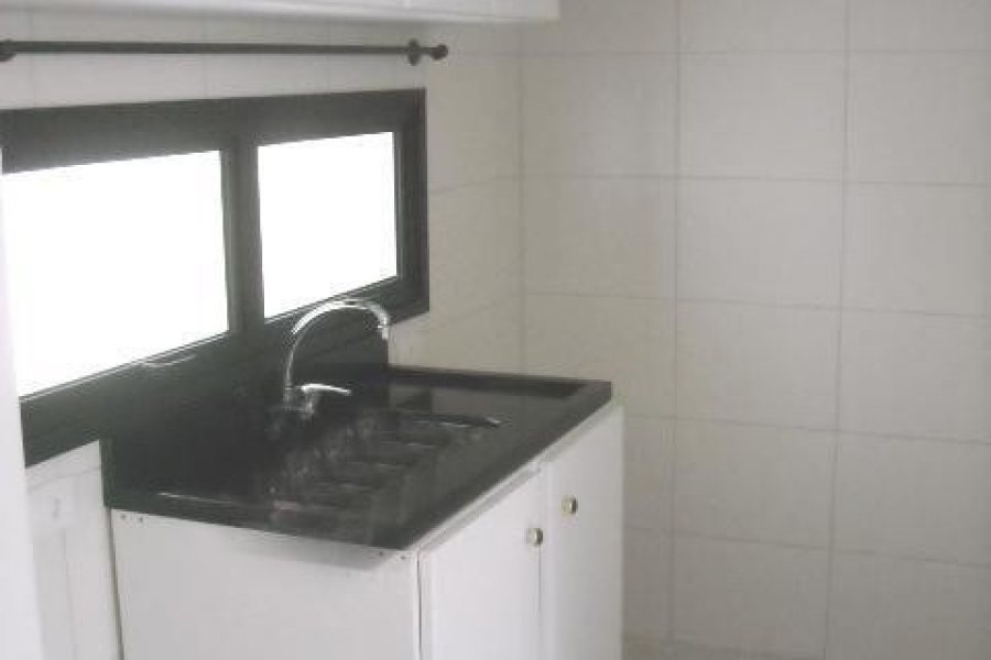 Kitinete com 51m², 1 dormitório, no bairro Centro em Caxias do Sul para Comprar