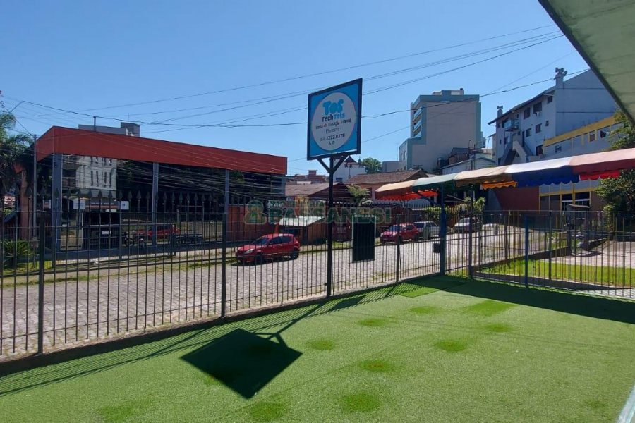 Loja com 150m², no bairro Medianeira em Caxias do Sul para Alugar