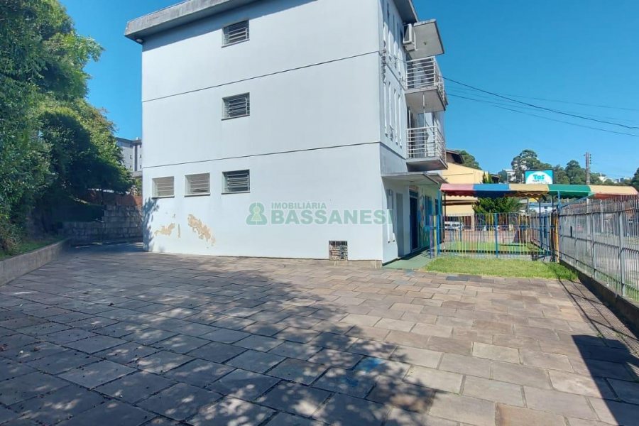 Loja com 150m², no bairro Medianeira em Caxias do Sul para Alugar
