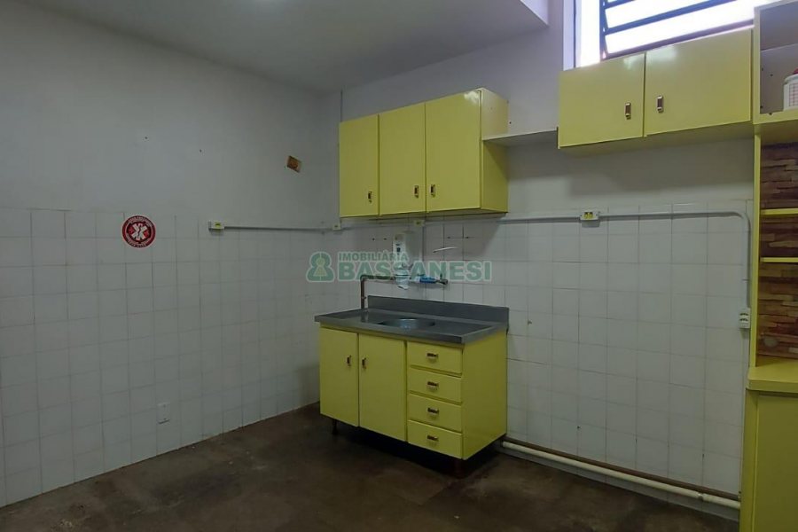 Loja com 150m², no bairro Medianeira em Caxias do Sul para Alugar