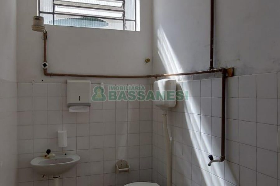 Loja com 150m², no bairro Medianeira em Caxias do Sul para Alugar