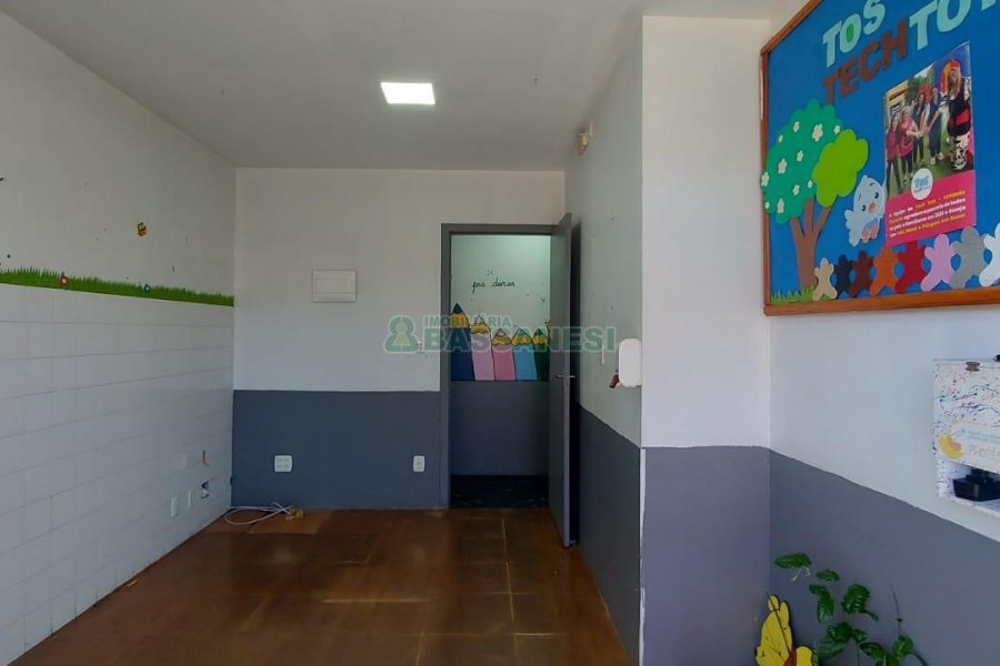 Loja com 150m², no bairro Medianeira em Caxias do Sul para Alugar