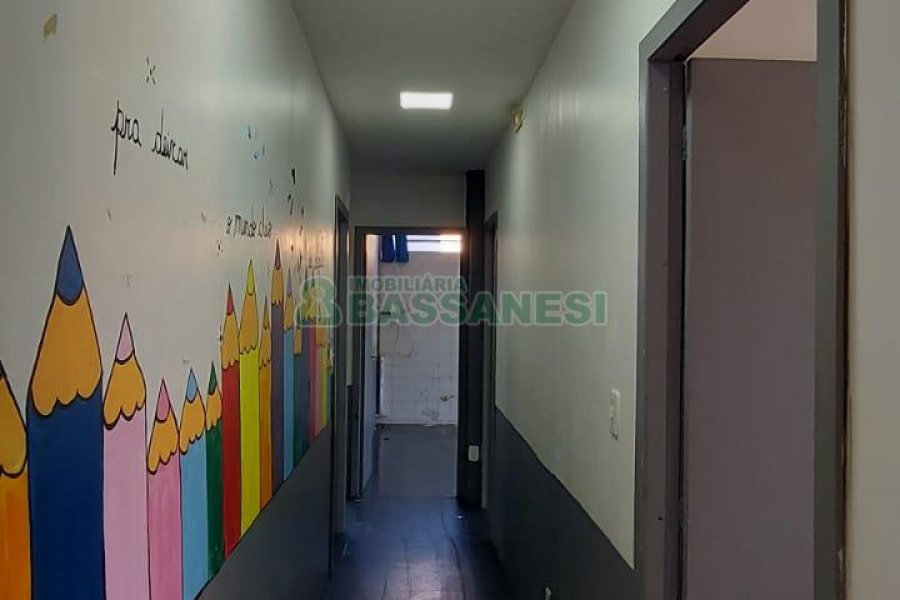 Loja com 150m², no bairro Medianeira em Caxias do Sul para Alugar