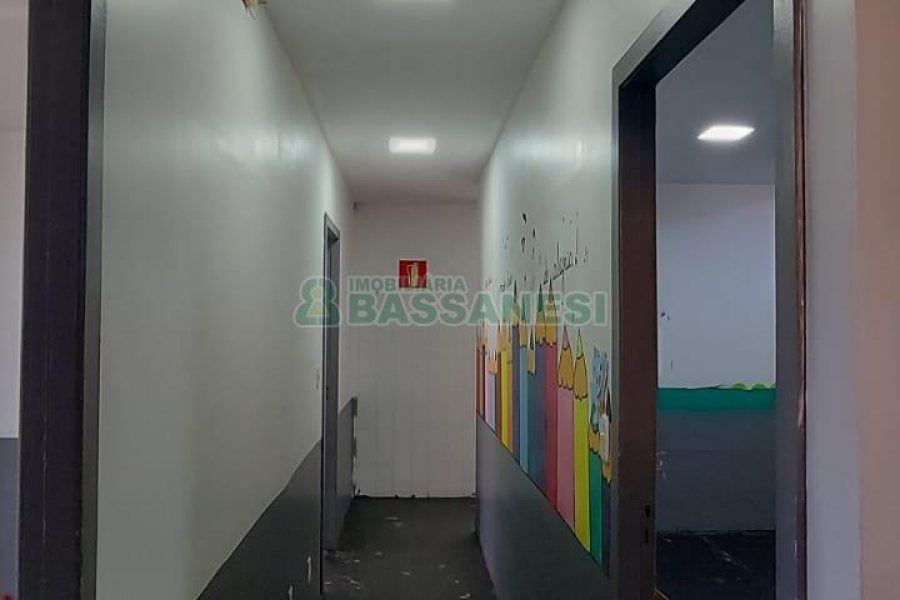 Loja com 150m², no bairro Medianeira em Caxias do Sul para Alugar