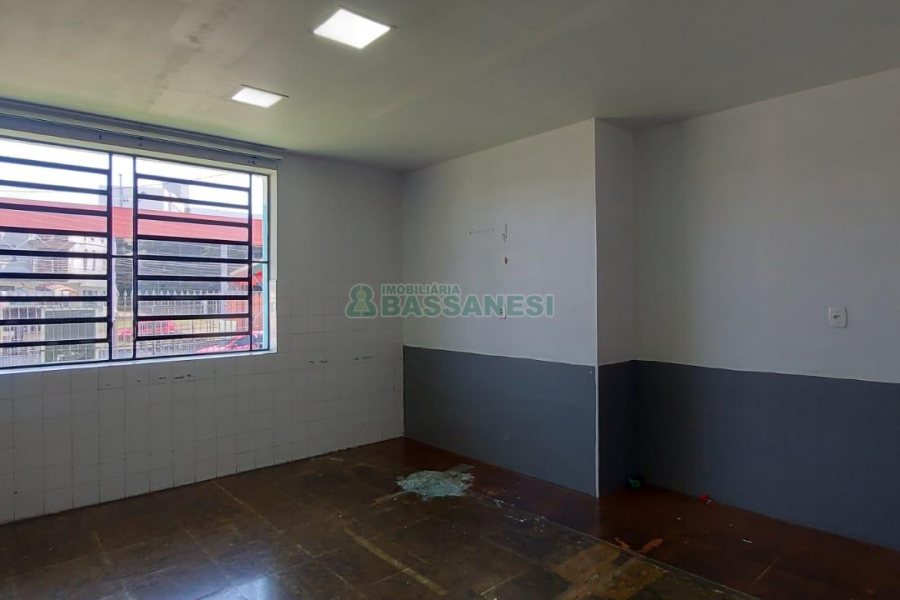 Loja com 150m², no bairro Medianeira em Caxias do Sul para Alugar