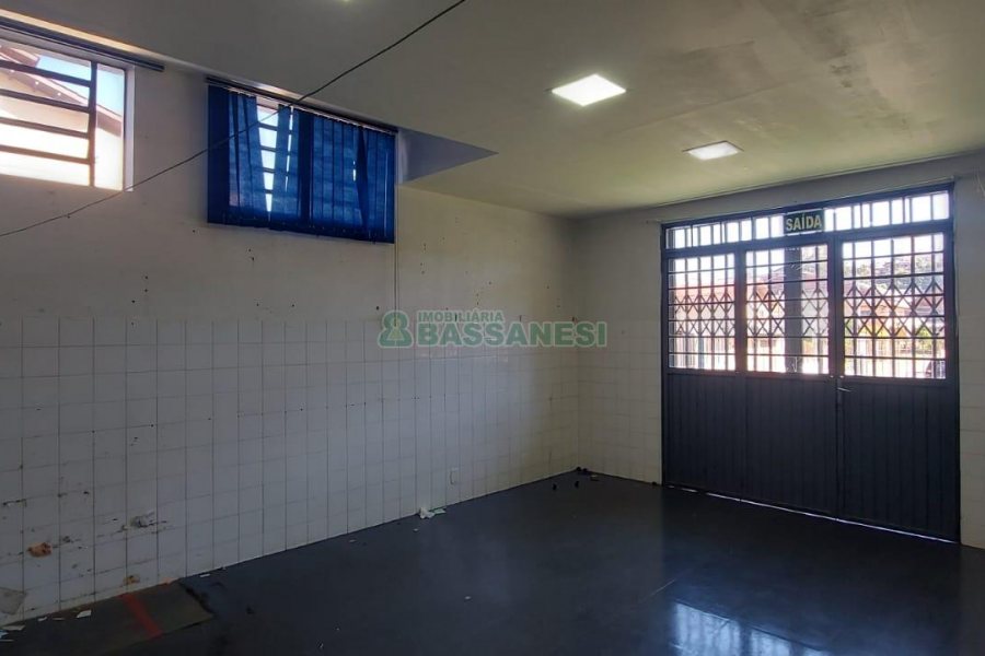 Loja com 150m², no bairro Medianeira em Caxias do Sul para Alugar