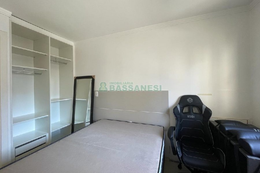 Apto Mobiliado com 34m², 1 dormitório, 1 vaga, no bairro São Pelegrino em Caxias do Sul para Comprar