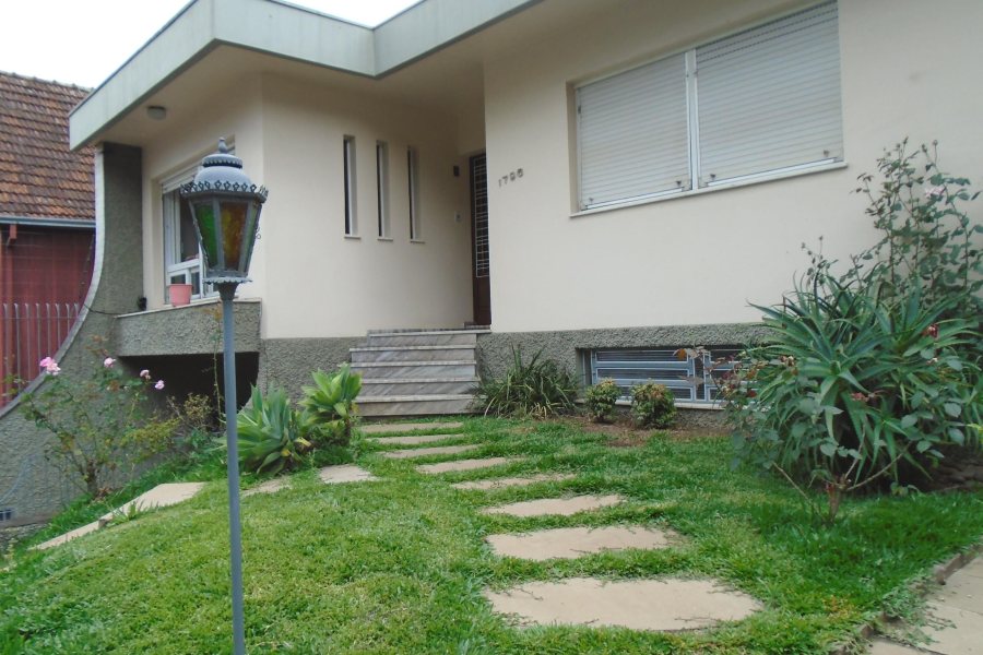 Casa Comercial com 280m², 3 dormitórios, no bairro Centro em Caxias do Sul para Alugar