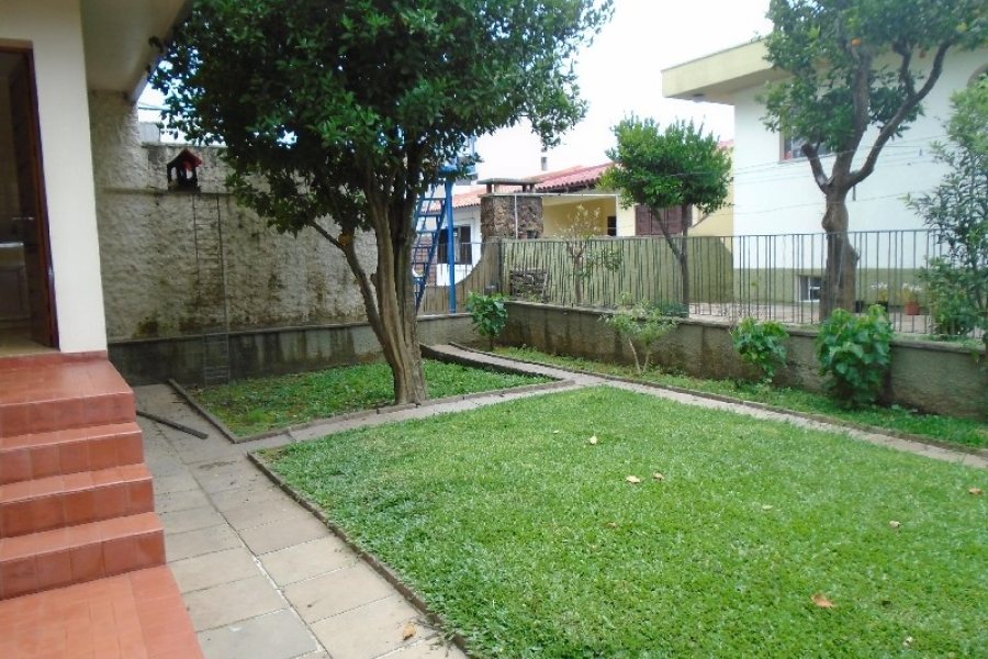 Casa Comercial com 280m², 3 dormitórios, no bairro Centro em Caxias do Sul para Alugar