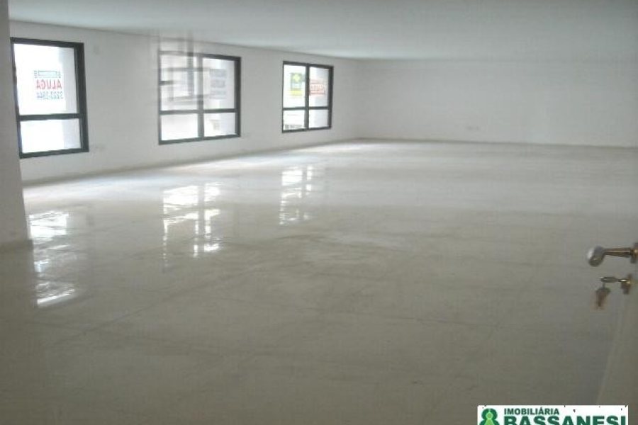 Sala com 80m², 1 vaga, no bairro Centro em Caxias do Sul para Alugar