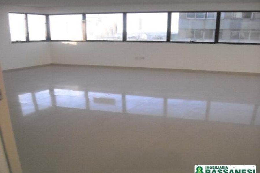 Sala com 80m², 1 vaga, no bairro Centro em Caxias do Sul para Alugar