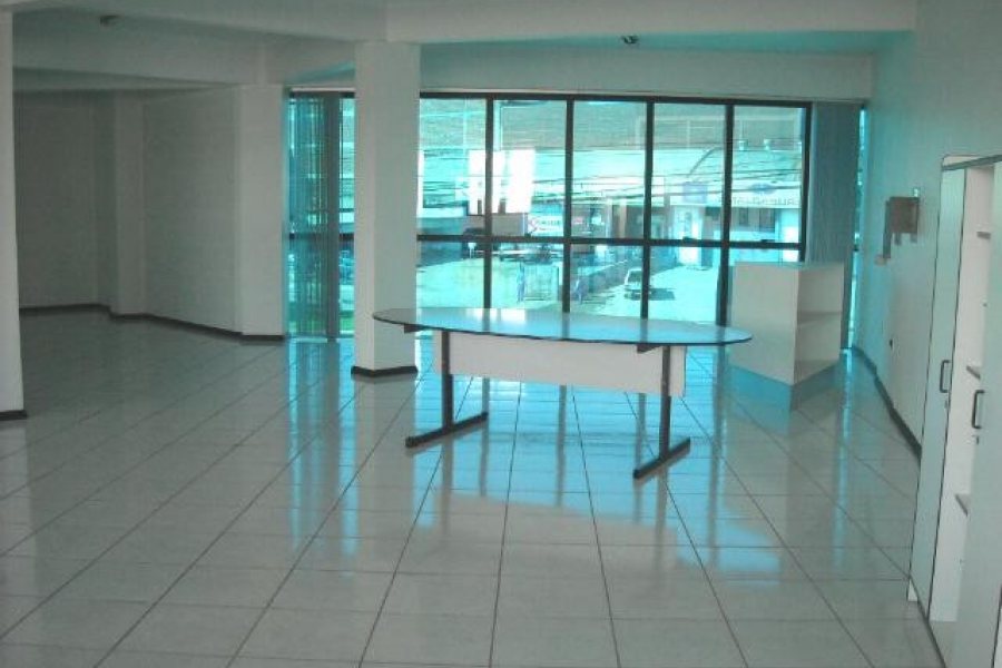 Loja com 1500m², no bairro Sagrada Família em Caxias do Sul para Alugar