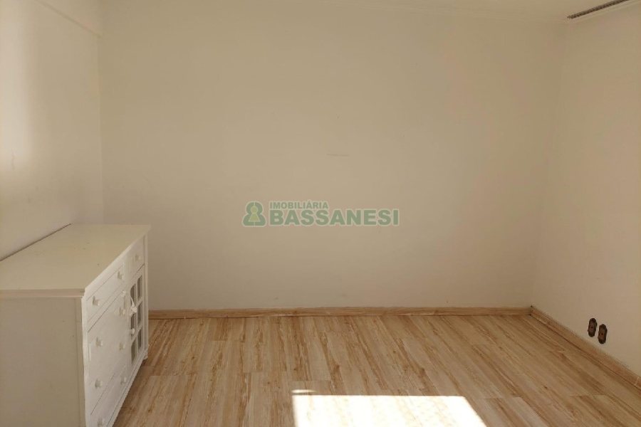 Apto Mobiliado com 171m², 3 dormitórios, 2 vagas, no bairro Centro em Caxias do Sul para Comprar