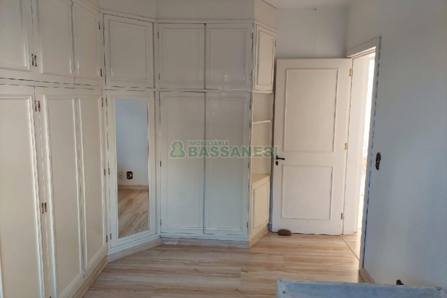 Apto Mobiliado com 171m², 3 dormitórios, 2 vagas, no bairro Centro em Caxias do Sul para Comprar