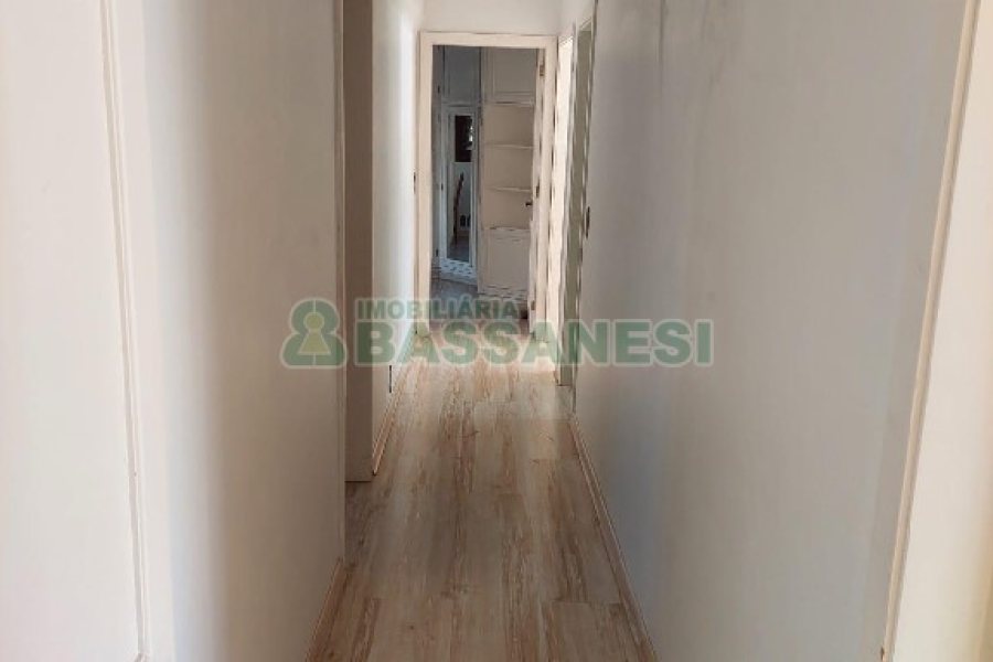 Apto Mobiliado com 171m², 3 dormitórios, 2 vagas, no bairro Centro em Caxias do Sul para Comprar