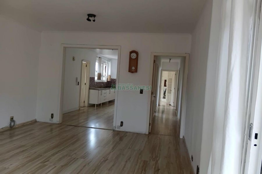 Apartamento com 171m², 3 dormitórios, 2 vagas, no bairro Centro em Caxias do Sul para Alugar ou Comprar
